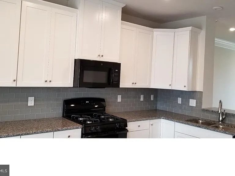 510 Sapphire Dr — Photo 5