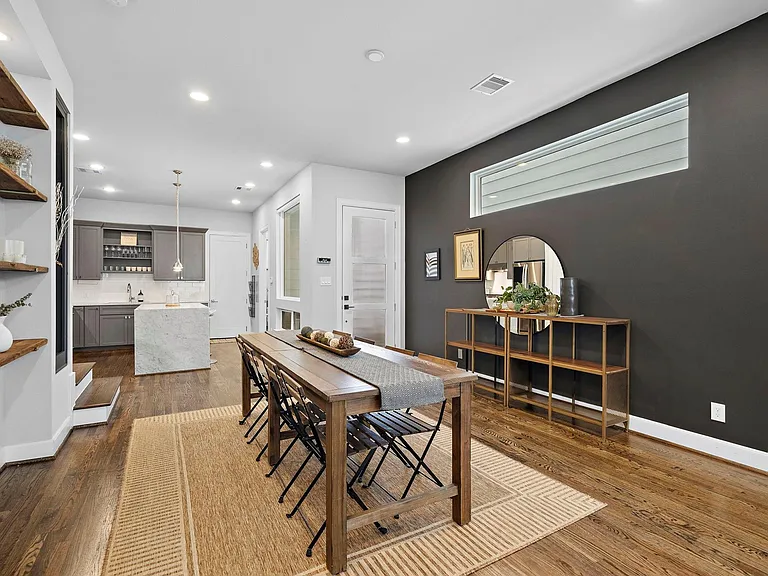 1217 Crockett St — Photo 4