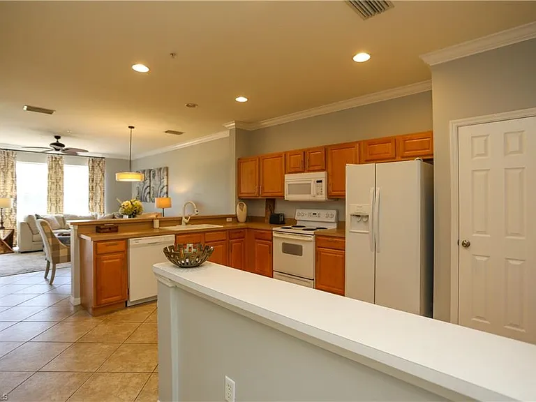 960 Hampton Cir #80 — Photo 17