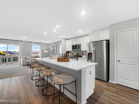 3rd image of 8684 Larkspur Ln