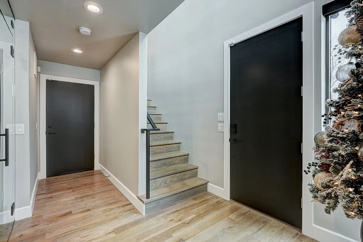 3 bed, 3.5 bath, 2100 sqft, $6,995 — Photo 4