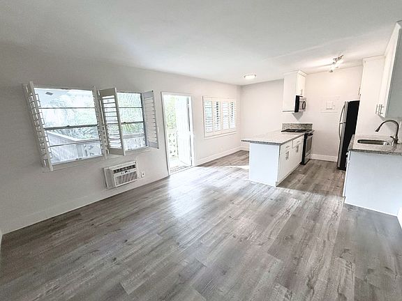 5th image of 312 NE 15th Ave APT 8