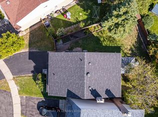 6 Wheaton Grv, Toronto, ON M1J 3L5