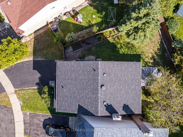 6 Wheaton Grv, Toronto, ON M1J 3L5