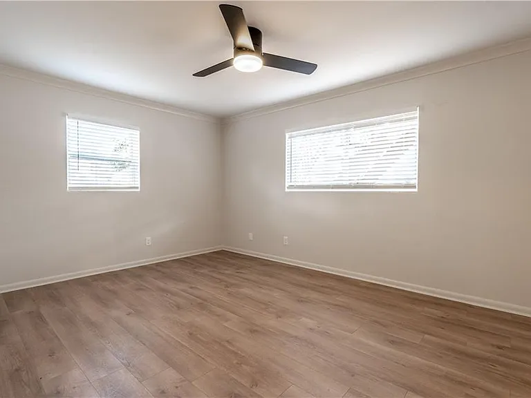 1135 Woodland Ave NE — Photo 15
