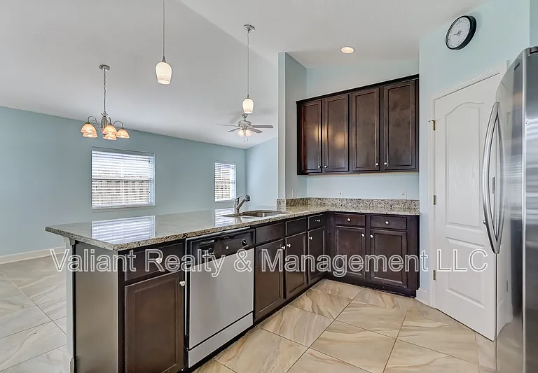 2110 3rd St — Photo 10