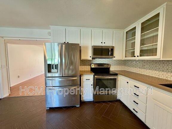 4th image of 16 Terrace Cir