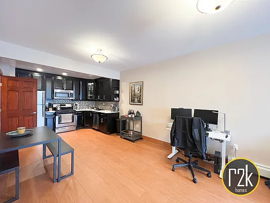 Rented by Realty 2000 Corp | media 21