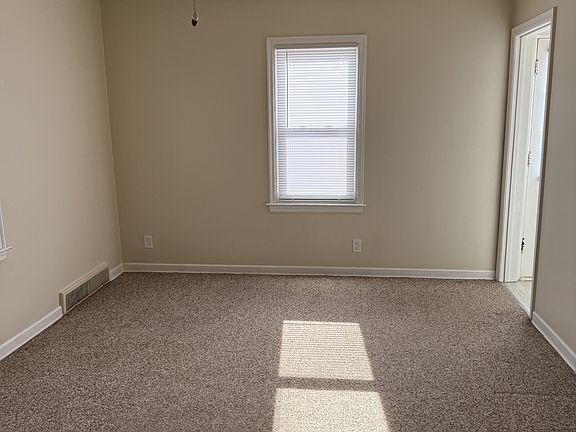 5th image of 703 Skyline Dr