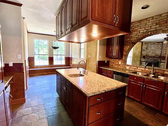 3rd image of 5 Eagles Aerie Ct