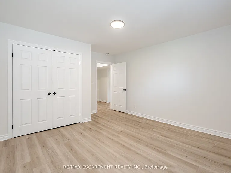 7669 Alpine Dr #LOWER — Photo 11