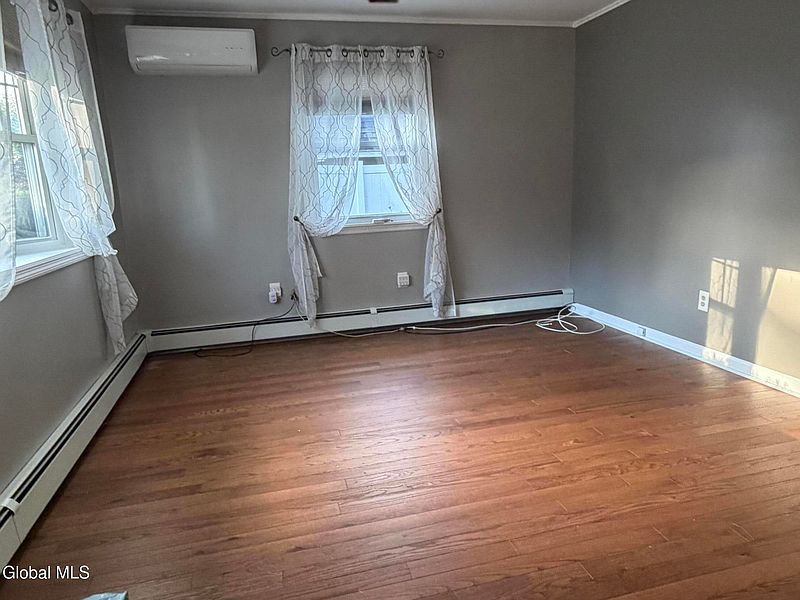 3rd image of 1152 Outer Drive