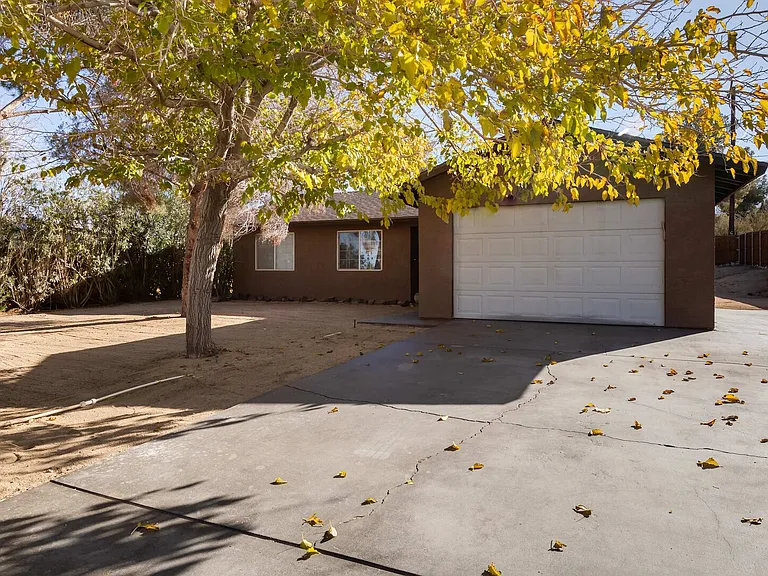 Desert Air Rd — Photo 70