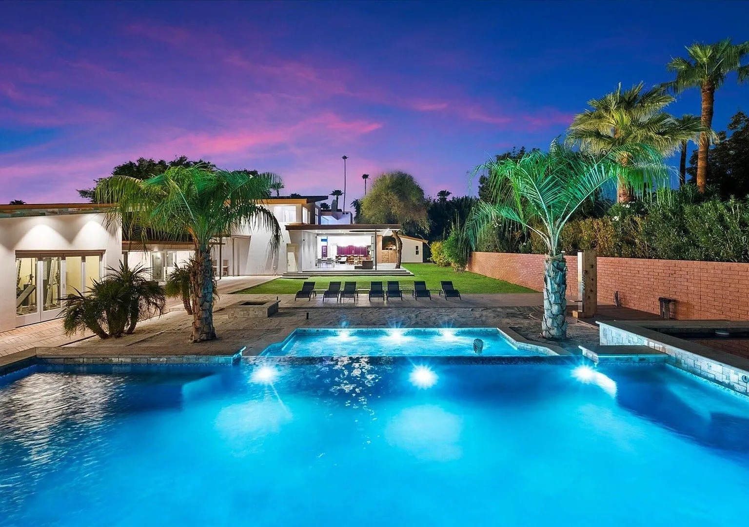 The Estate in Phoenix — Photo 1