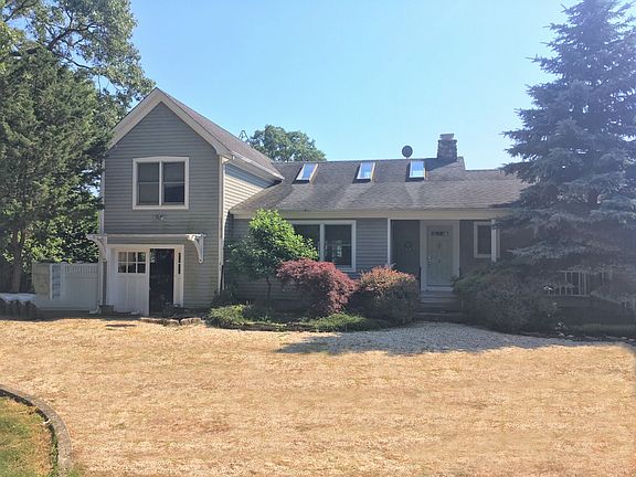 3rd image of 4 Tuthill Dr