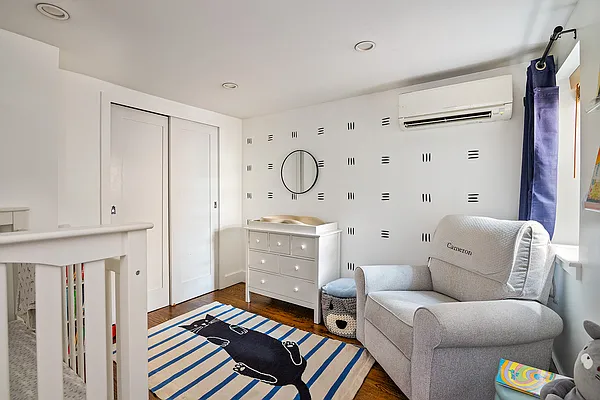 Rented by SERHANT. | media 4