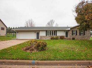 1530 W Golf Dr, Platteville, WI 53818