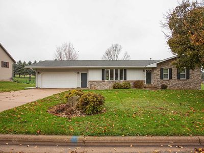 1530 W Golf Dr, Platteville, WI, 53818