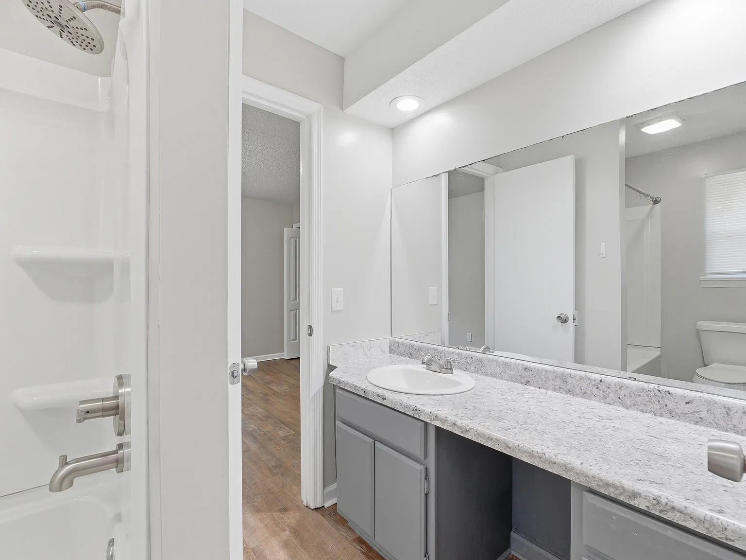2 bed, 1.5 bath, 1020 sqft, $1,375 — Photo 4