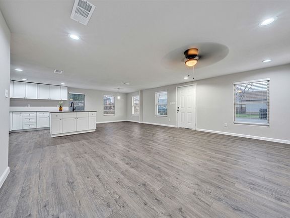 4th image of 1014 W Archer St
