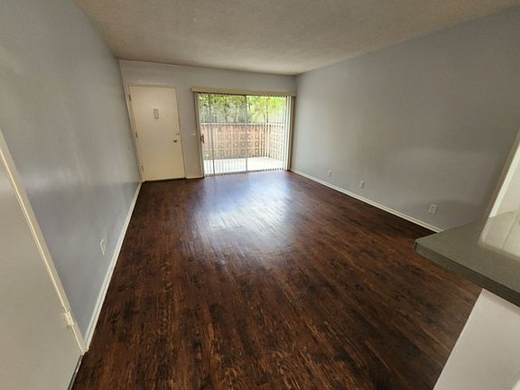 4th image of 855 N Marengo Ave #8551