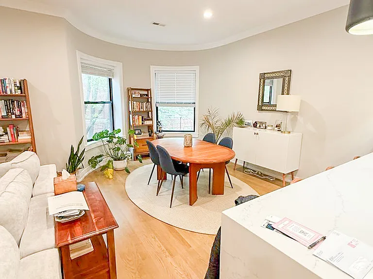 2244 N Kenmore Ave #2S — Photo 3