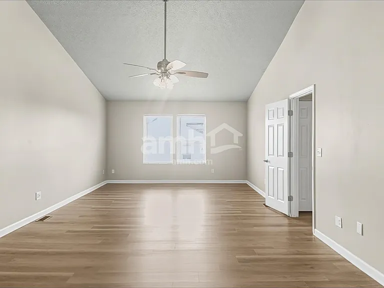 838 Avalon Dr — Photo 12