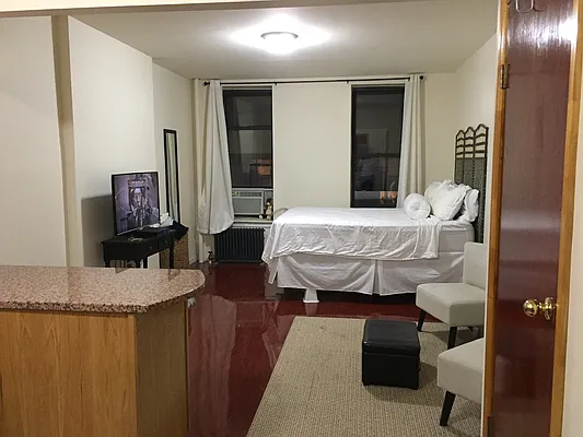 Rented by Natlane Equities | media 19