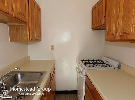 2nd image of 425 W Roscoe St #305THIRDFL