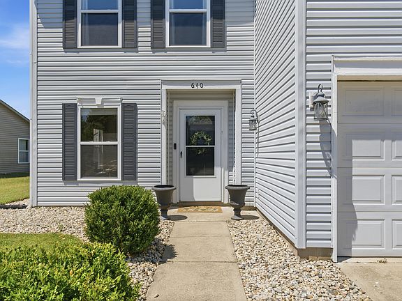 5th image of 640 Streamside Dr