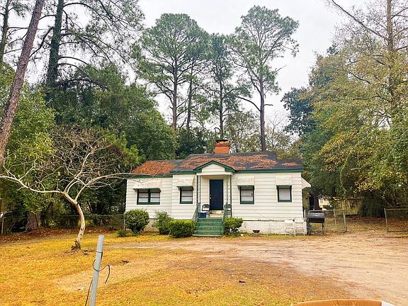3rd image of 2405 Giddens Dr