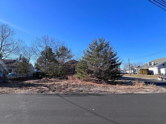 3rd image of 788 Francis Dr