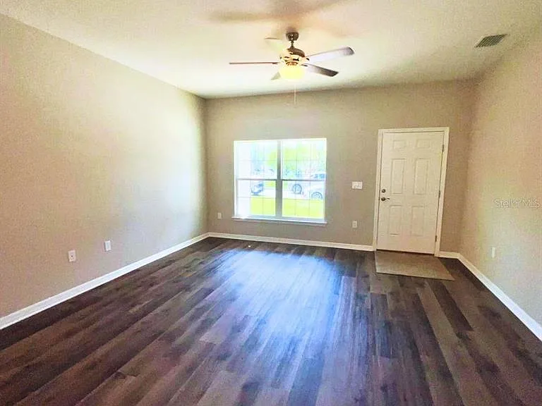 1335 W Walnut St — Photo 2
