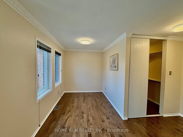 52 Collington St — Photo 26