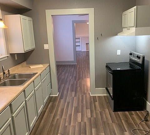 4th image of 642 Peach St