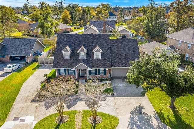 1st image of 1915 Honeysuckle Ln