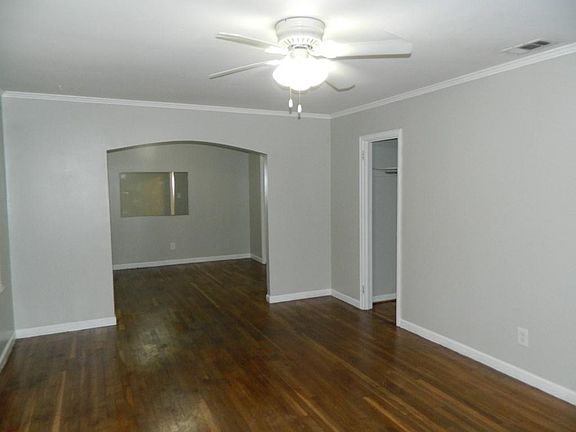2nd image of 2211 White Oak Dr