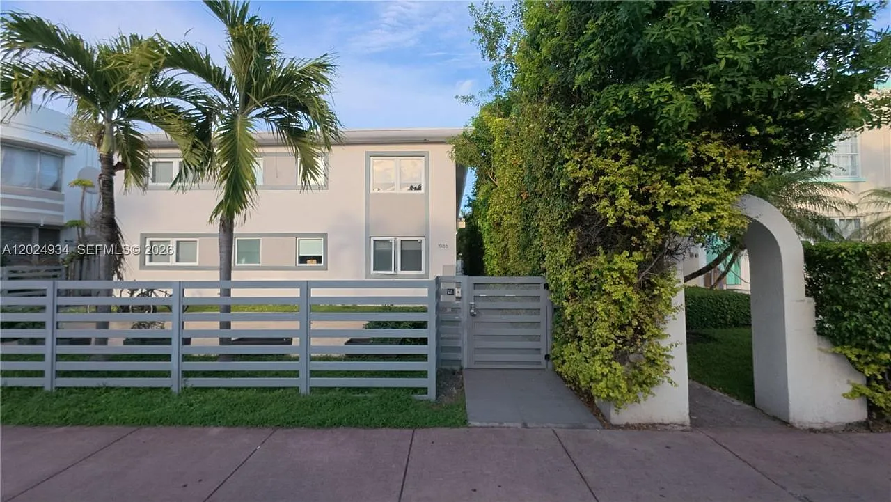 1 bed, 1.0 bath, 422 sqft, $1,850 — Photo 1