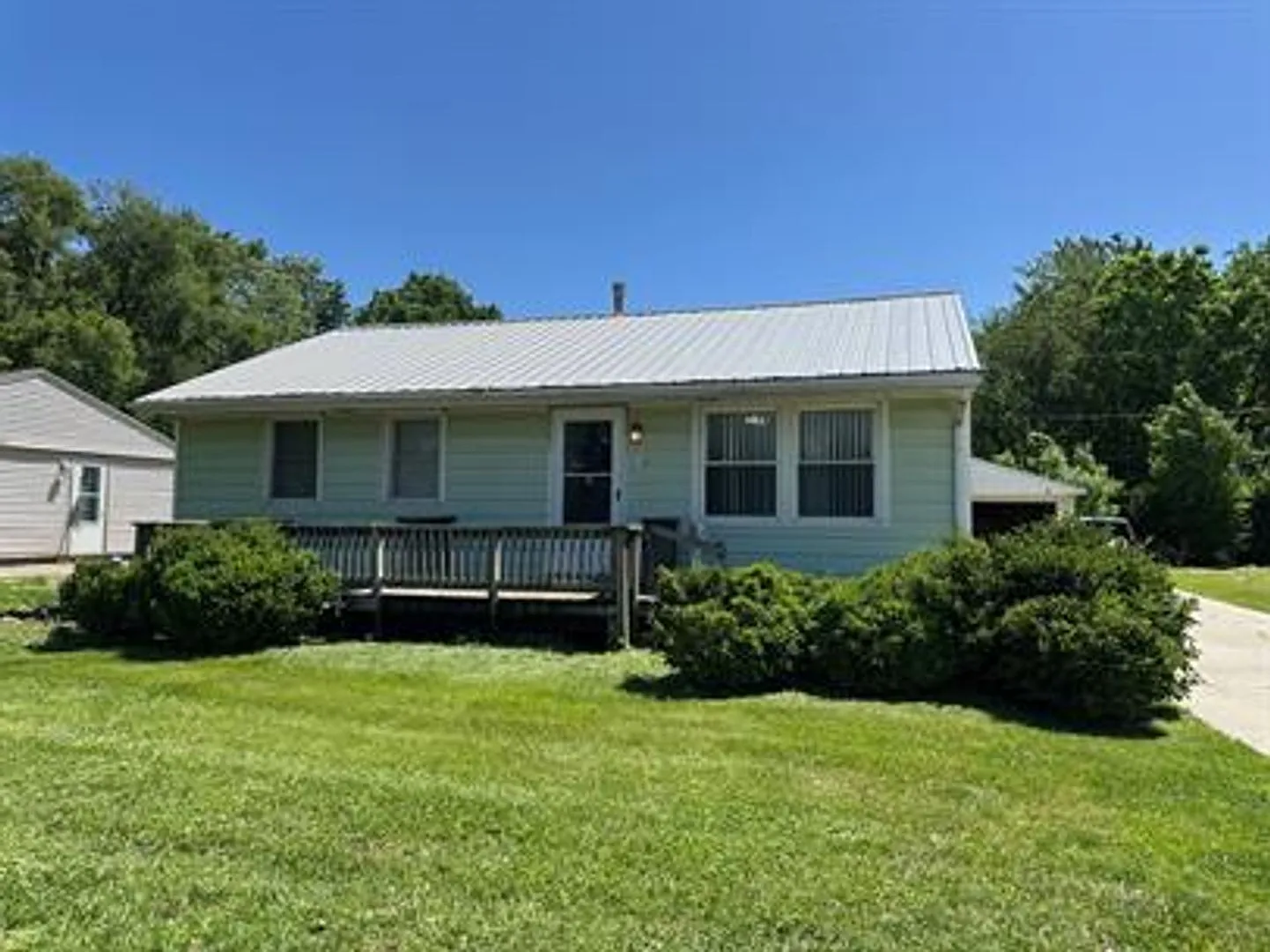 1102 N Lincoln Ave photo 1