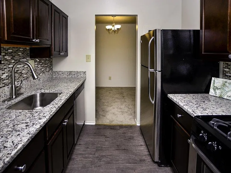 Ross Ridge Apartment Homes — Photo 5