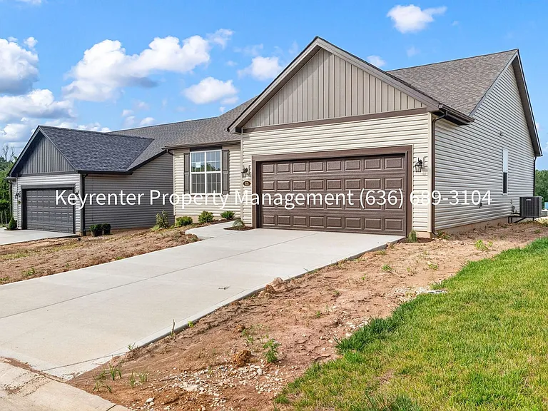 825 Cedarwood Dr — Photo 2
