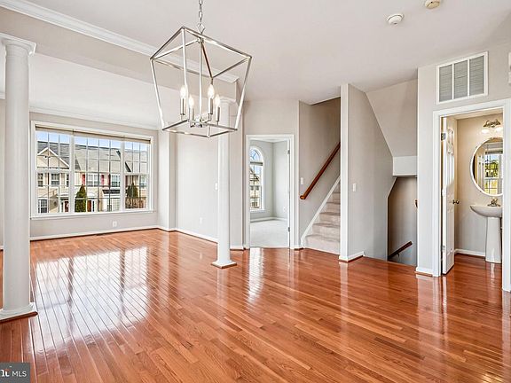 4th image of 2433 Battery Hill Cir