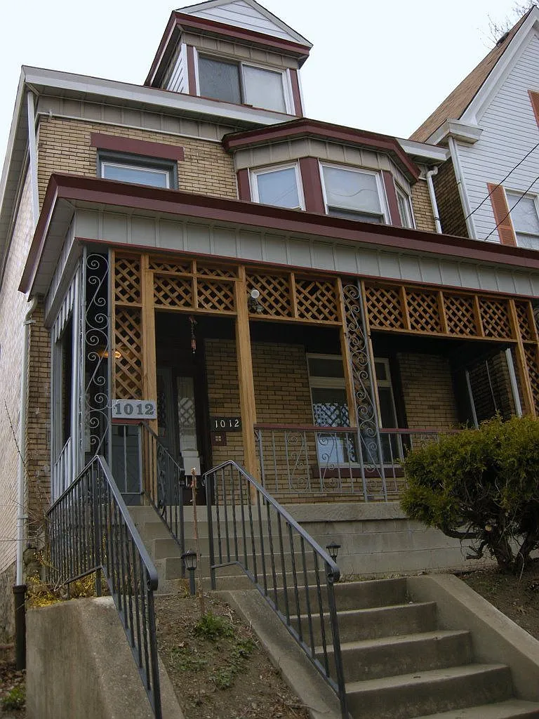 1012 Greenfield Ave photo 1