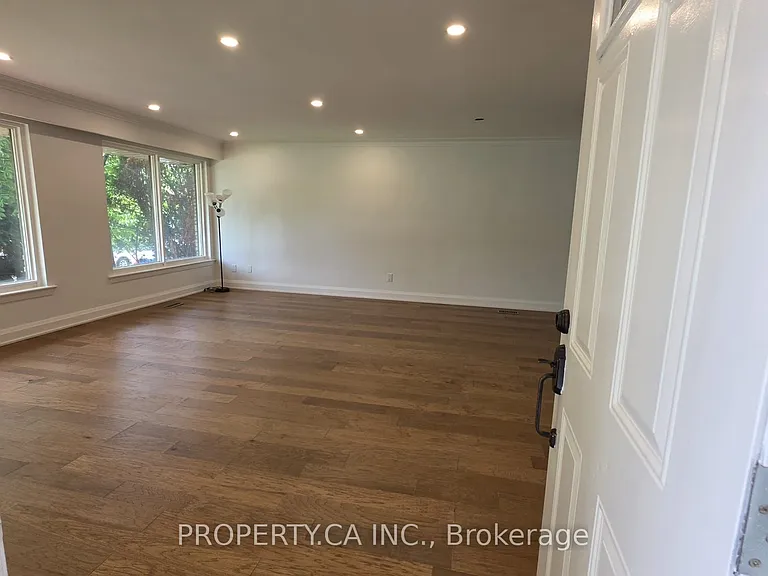 121 Trayborn Dr #MAIN — Photo 4