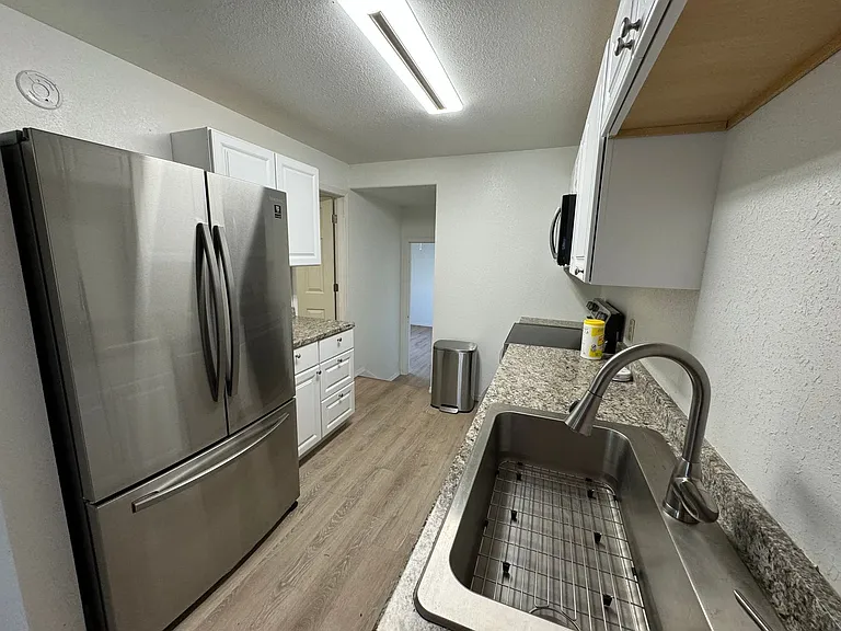 1325 N Main St — Photo 5