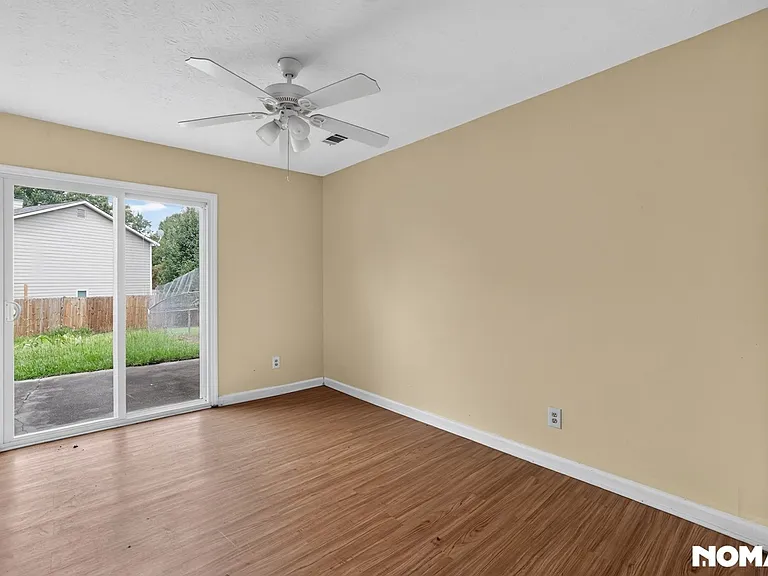 1028 Jeanette Ln — Photo 13