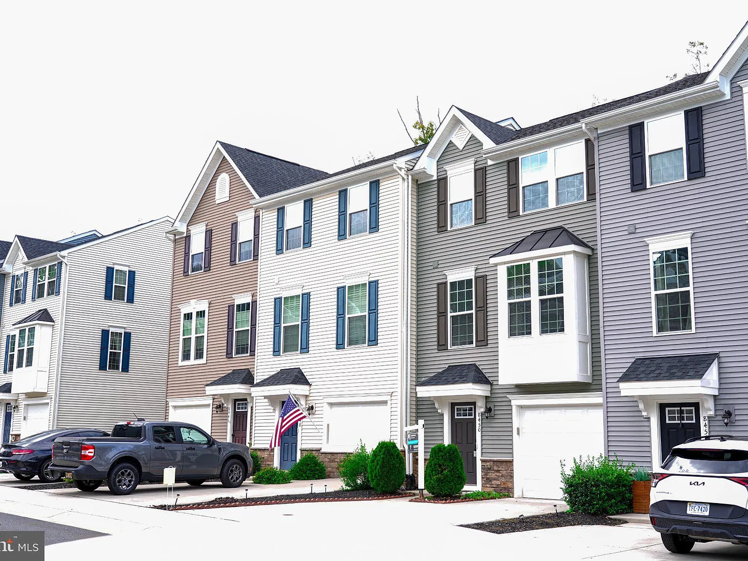 3 bed, 4.0 bath, 1736 sqft, $2,700 — Photo 1
