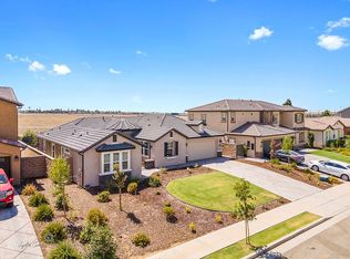 10713 Topiary Dr, Bakersfield, CA