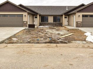 120 Highlands Cir, Zumbrota, MN 55992