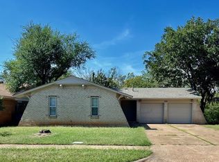 808 Willow Brook Dr, Midwest City, OK 73110